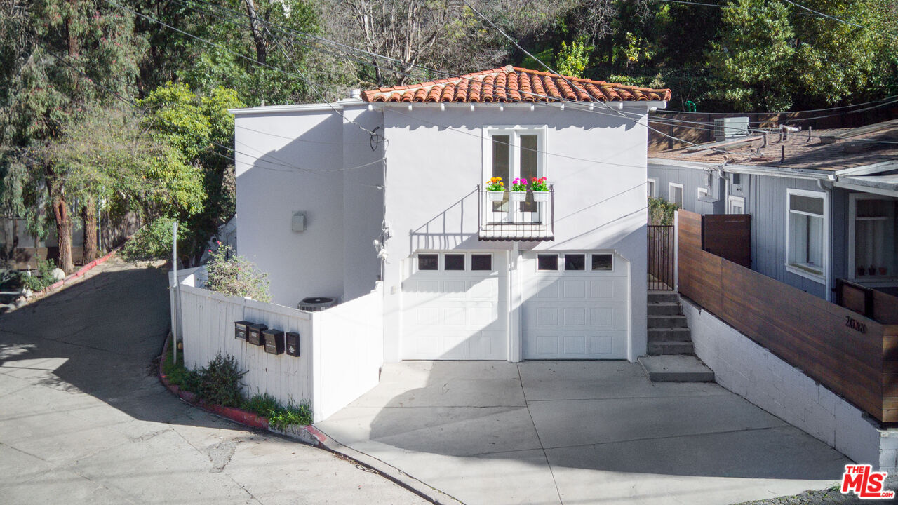 Property Photo:  2044 Stanley Hills Dr  CA 90046 