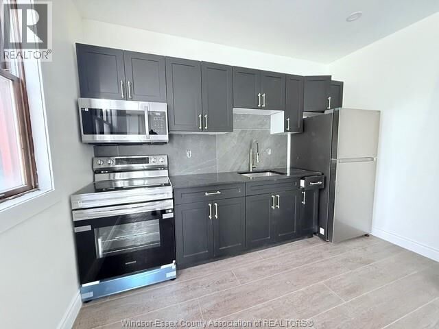 Property Photo:  691 Ouellette Avenue 7  ON N9A 4J4 