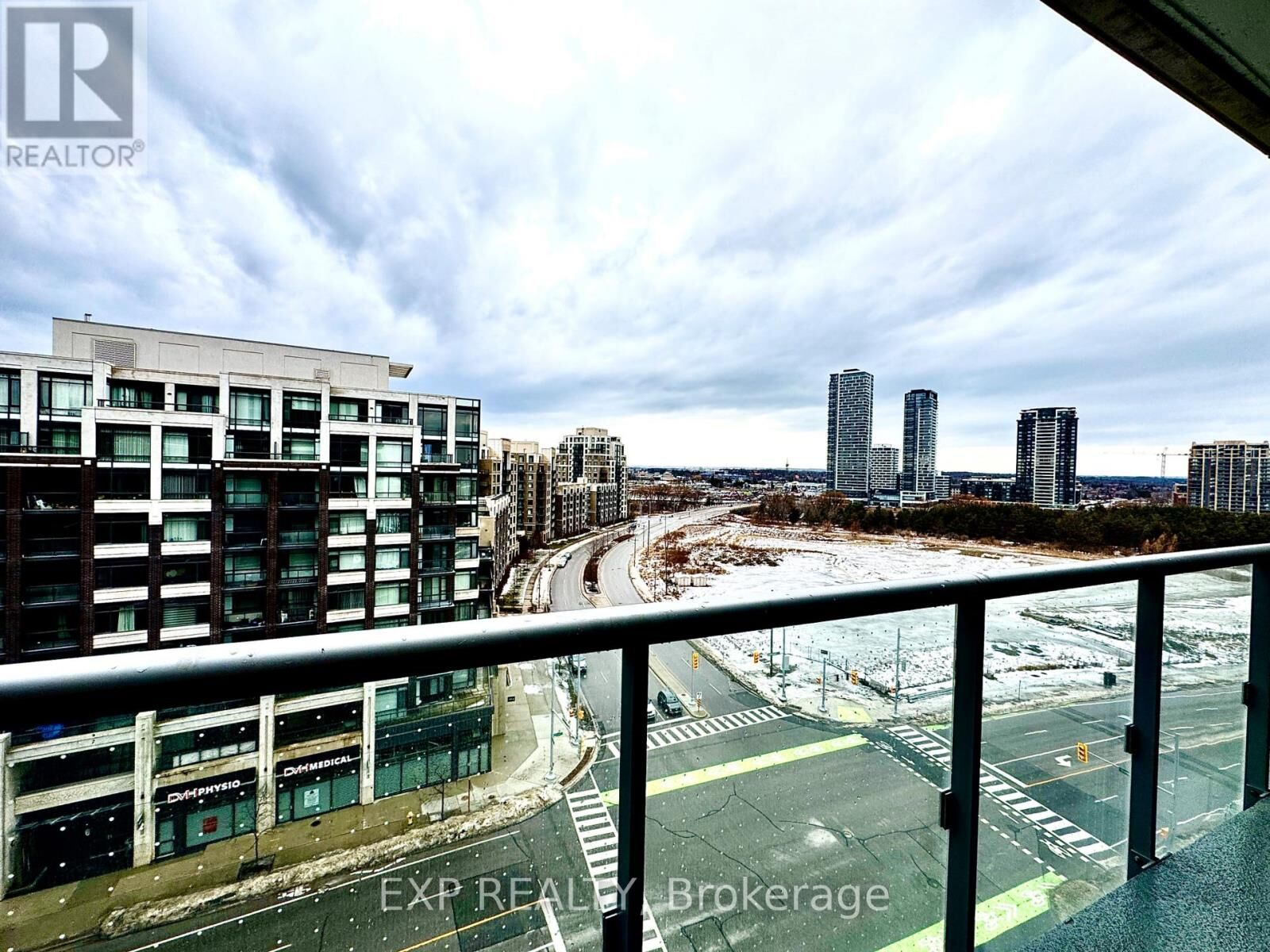 Property Photo: 292 Verdale Crossing 1004 ON L6G 1B3