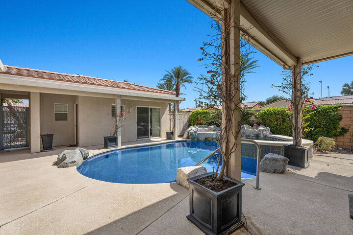 Property Photo:  77 Clavel Court  CA 92260 