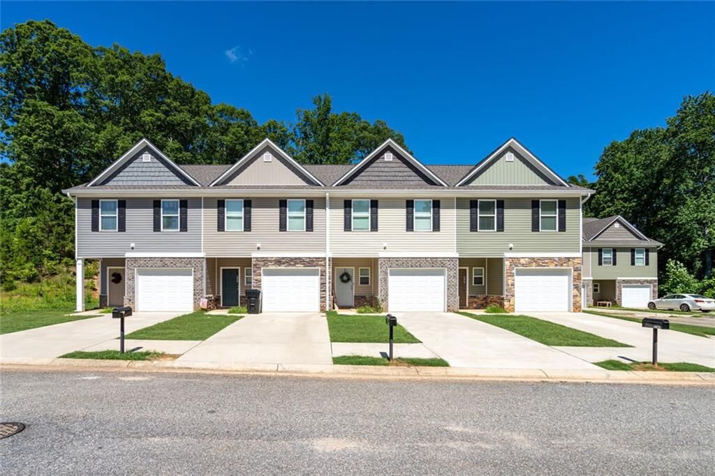 Property Photo:  2707 Hickory Lane  GA 30534 