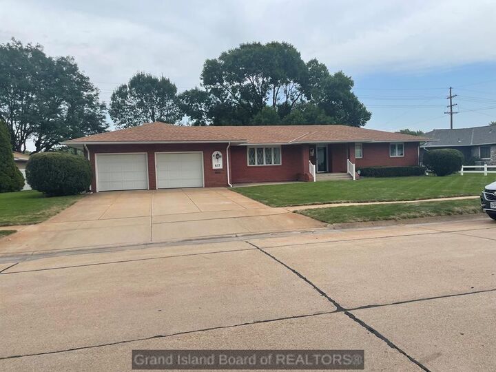 Property Photo: 617 S Plum NE 68801