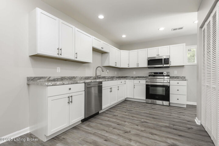 Property Photo:  1052 Cecil Ave  KY 40211 