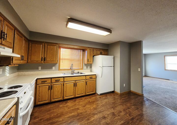 Property Photo:  512 Gary Avenue  ND 58501 