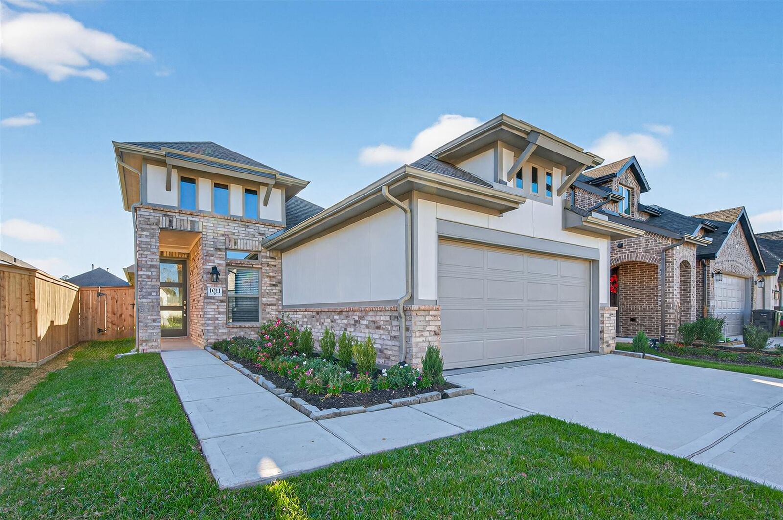 Property Photo:  1011 Shoal Creek Trail  TX 77304 