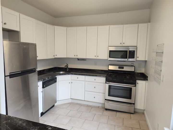 Property Photo:  208 Willow Ave 102  NJ 07030 