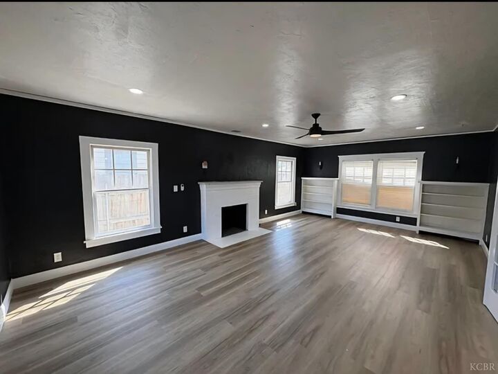 Property Photo:  209 E 11th Street  CA 93230 