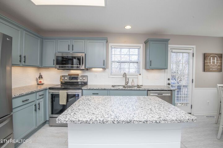 Property Photo: 2112 Cedargreens Rd TN 37924