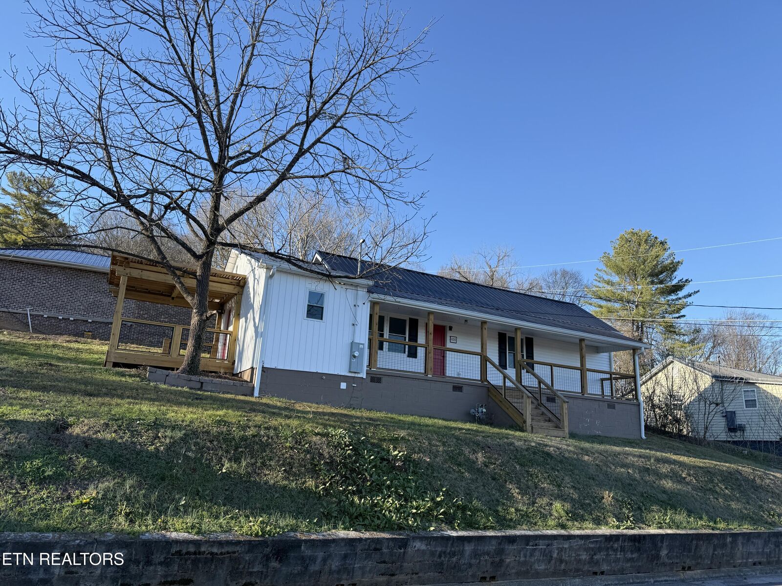 Property Photo:  400 Collins St  TN 37774 