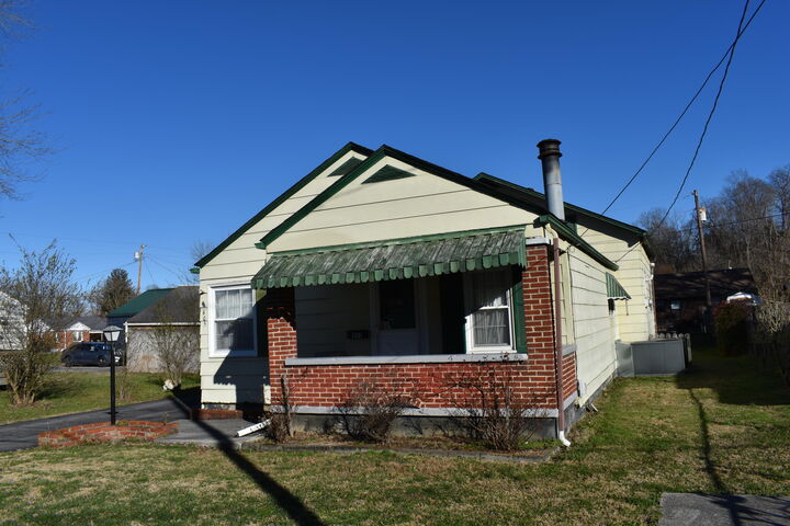 Property Photo:  405 S 37th Street  KY 40965 