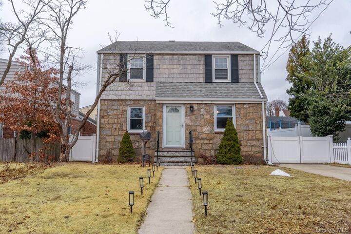 Property Photo:  202 Emerson Place  NY 11580 