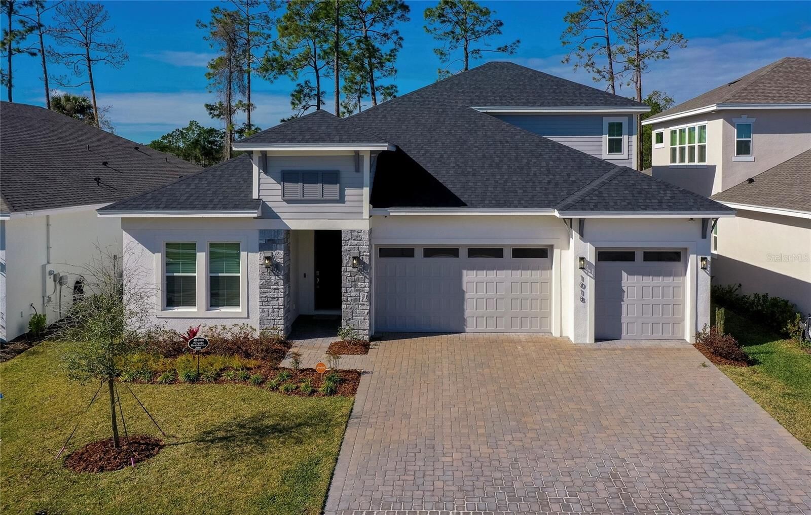 Property Photo:  1018 Flopshot Circle  FL 32124 