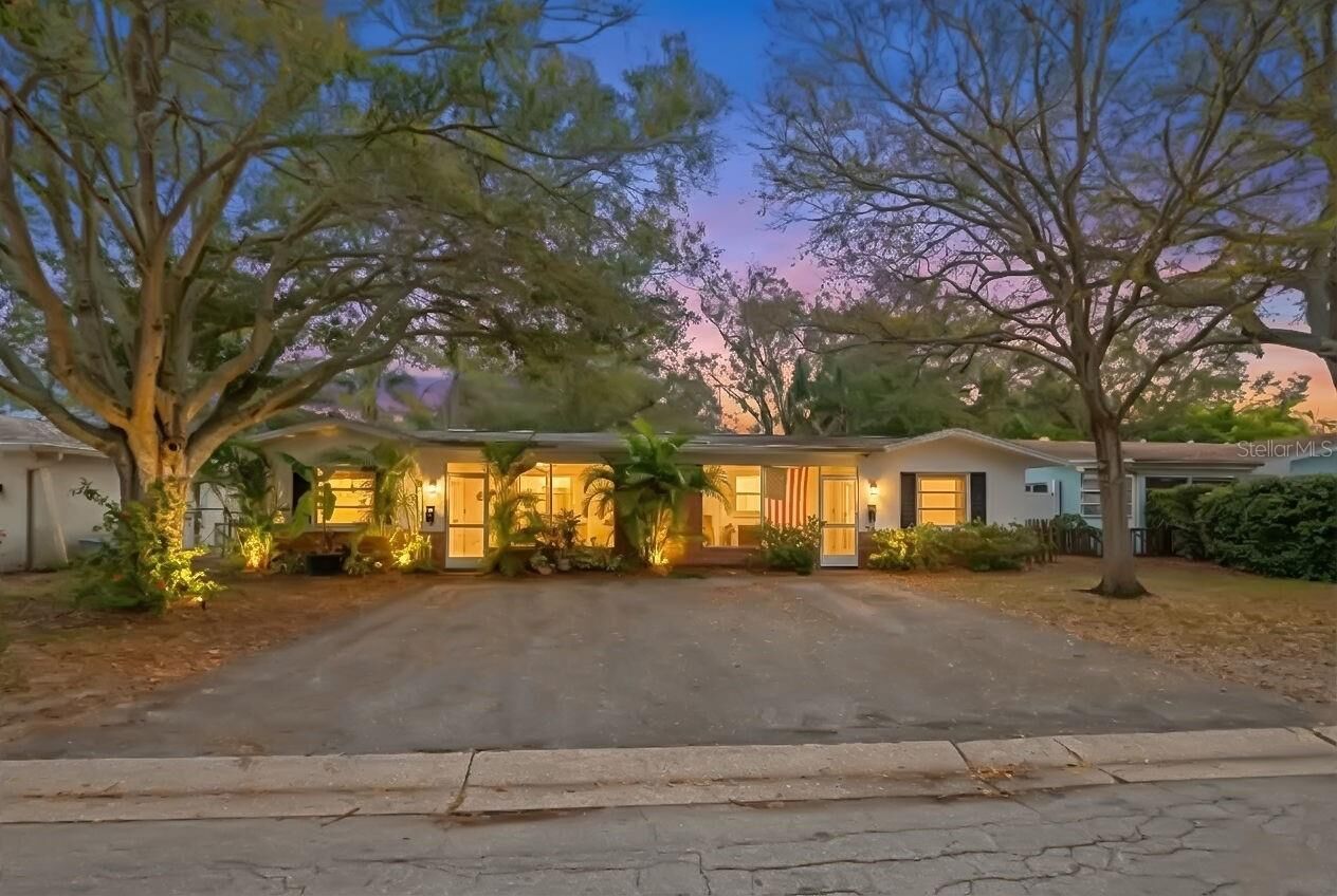 Property Photo:  747 Heritage Lane  FL 33770 