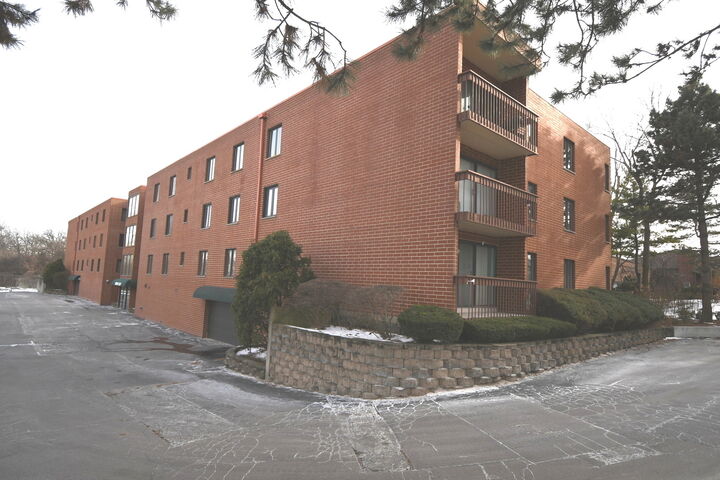 Property Photo:  1S045 Spring Road H2  IL 60181 