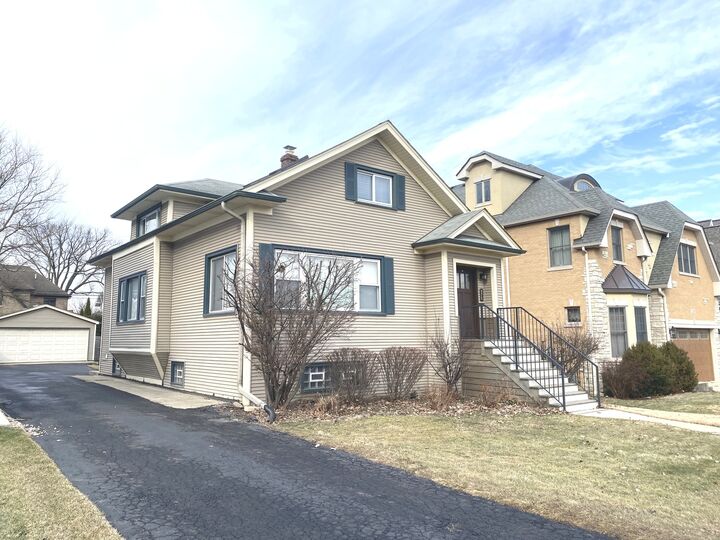 Property Photo:  272 N Willow Road  IL 60126 