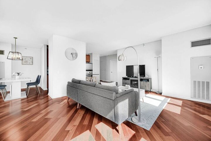 Property Photo:  125 S Jefferson Street 2207  IL 60661 