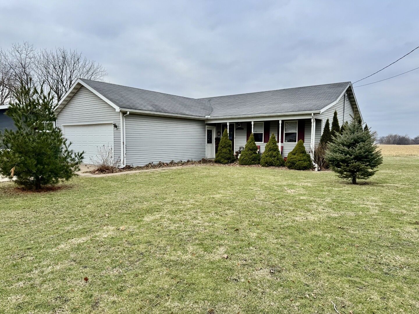 Property Photo:  406 Edwards Street  IL 61326 