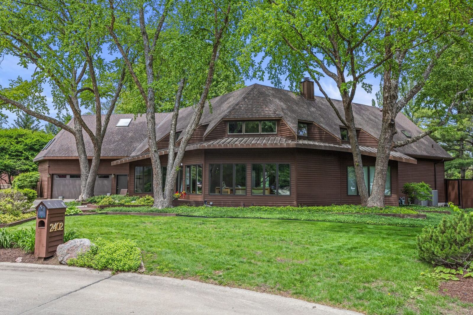 Property Photo:  2402 N Nottingham Court  IL 61821 