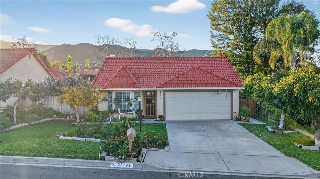 Property Photo:  23191 Canyon Estates  CA 92883 