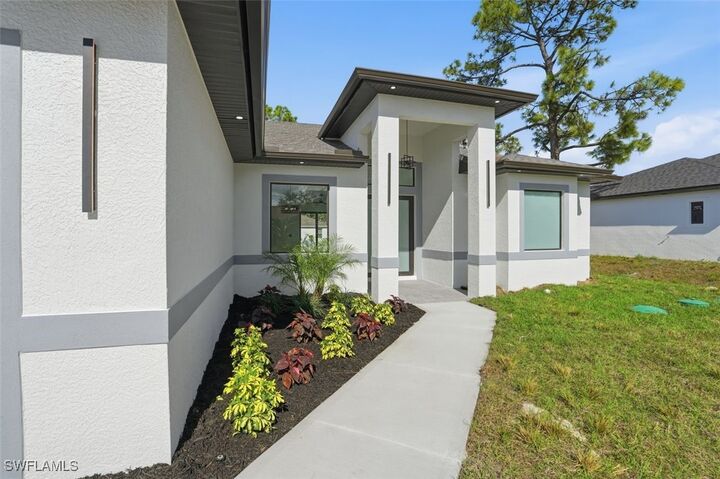 Property Photo: 2930 20th Street SW FL 33976