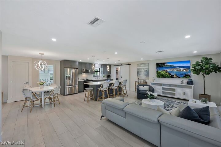 Property Photo: 493 Willet Avenue FL 34108