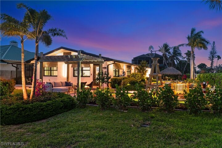 Property Photo:  493 Willet Avenue  FL 34108 