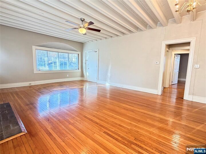 Property Photo:  123 S Maple Avenue 1  NJ 07450 