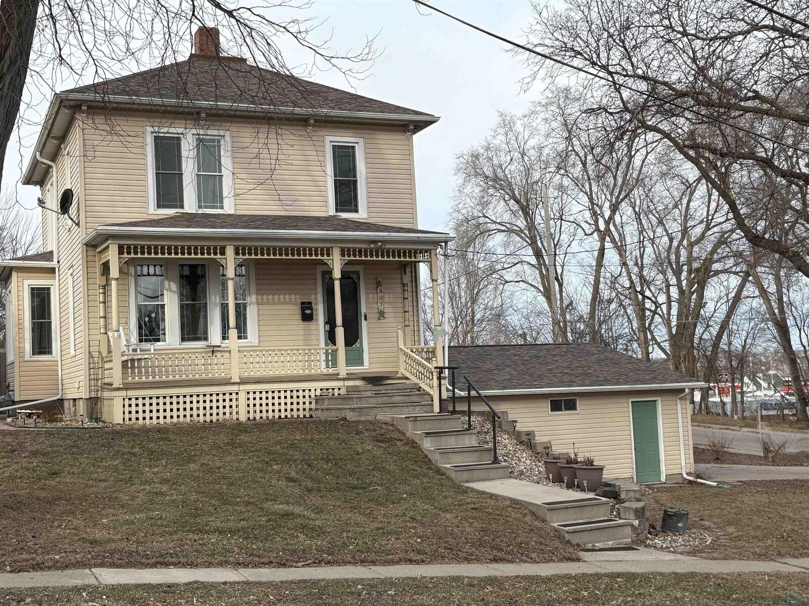 Property Photo: 307 S Helen St IA 51105