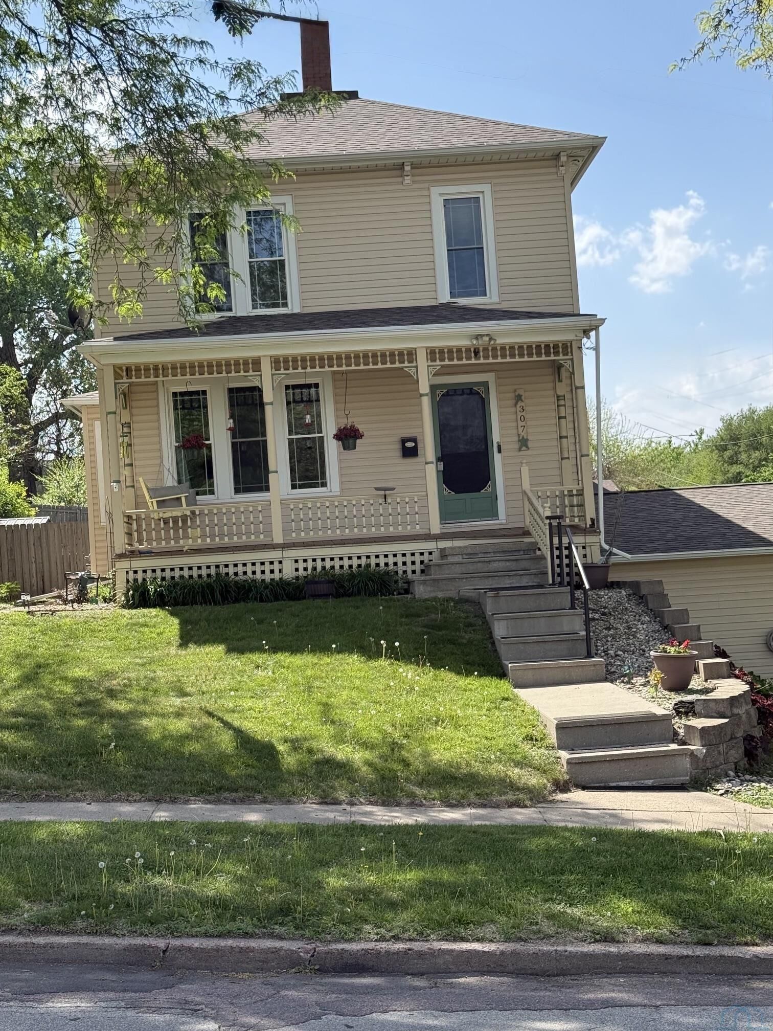 Property Photo: 307 S Helen St IA 51105