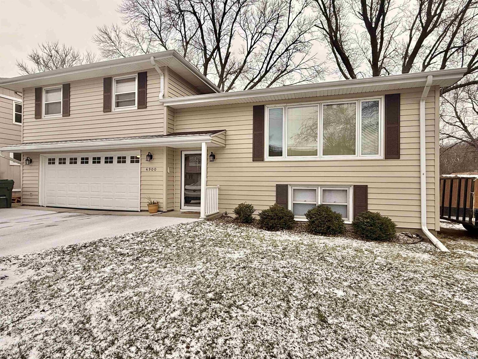 Property Photo: 4900 Lorraine Avenue IA 51106