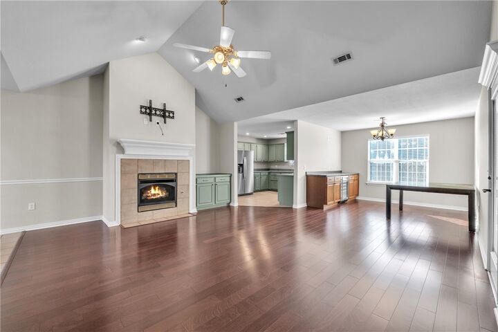 Property Photo:  814 Irelan Street  AR 72745 