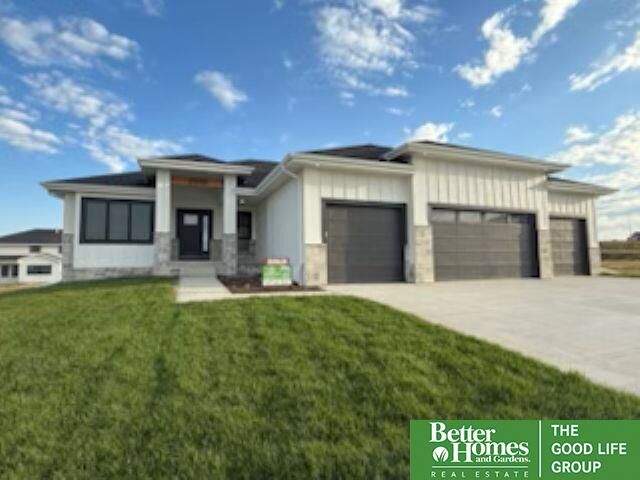 Property Photo:  5602 N 213th Avenue  NE 68022 