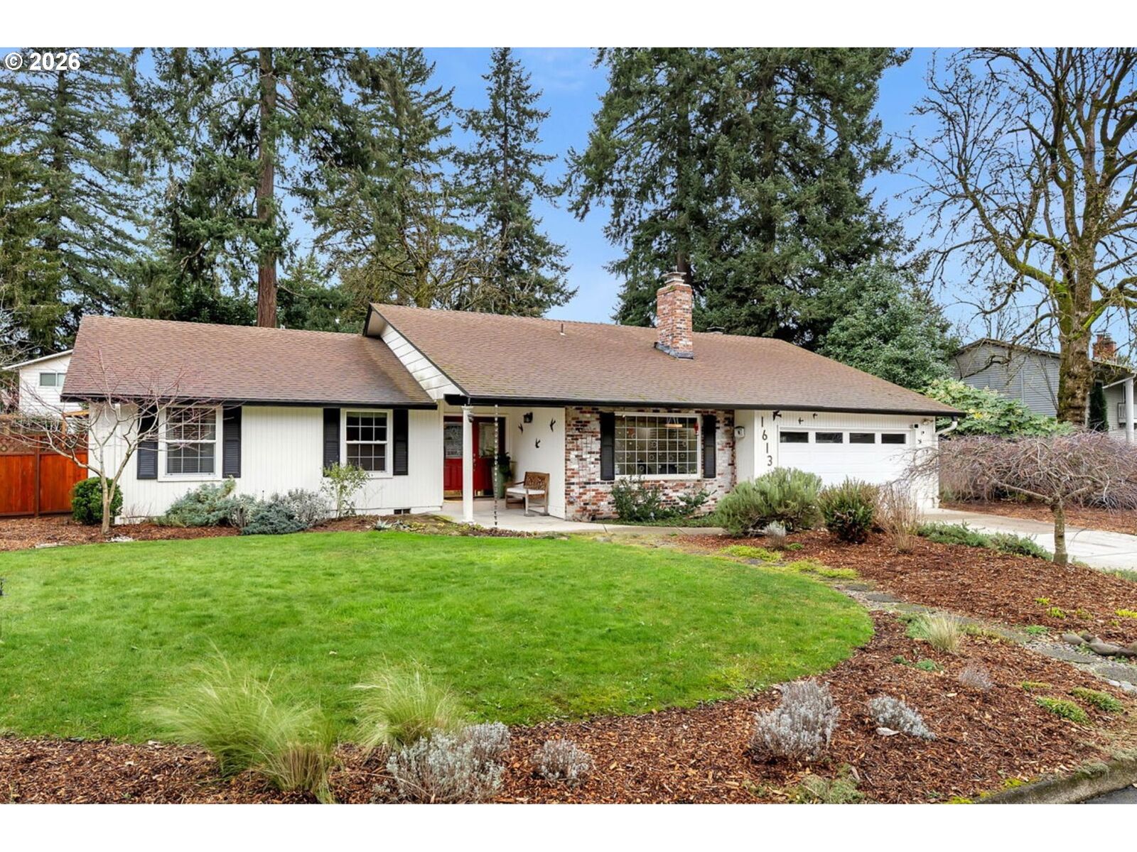 Property Photo: 1613 SE Manor Ave WA 98683