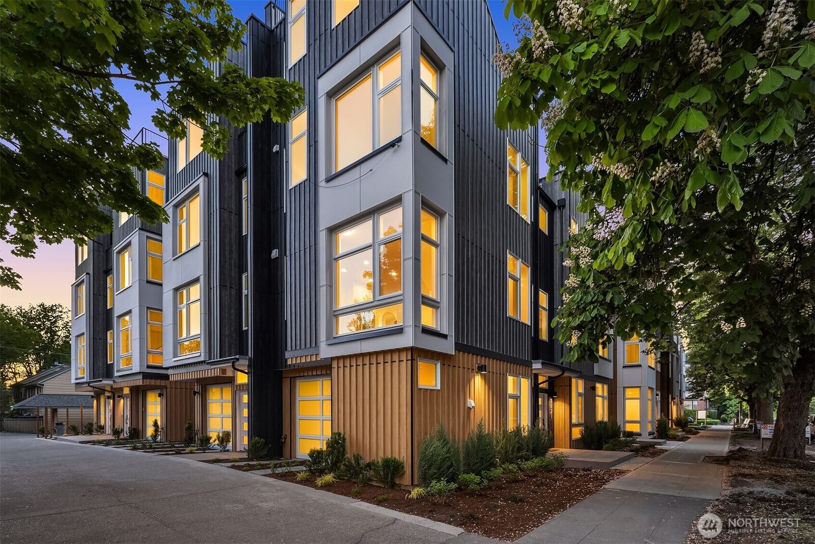 Property Photo:  1717  17th Avenue  WA 98122 