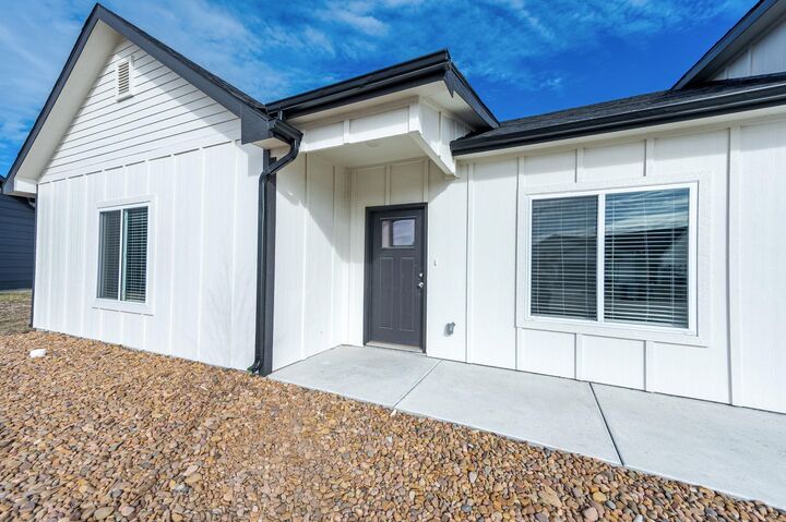 Property Photo:  488 E Harper St  KS 67147-8948 