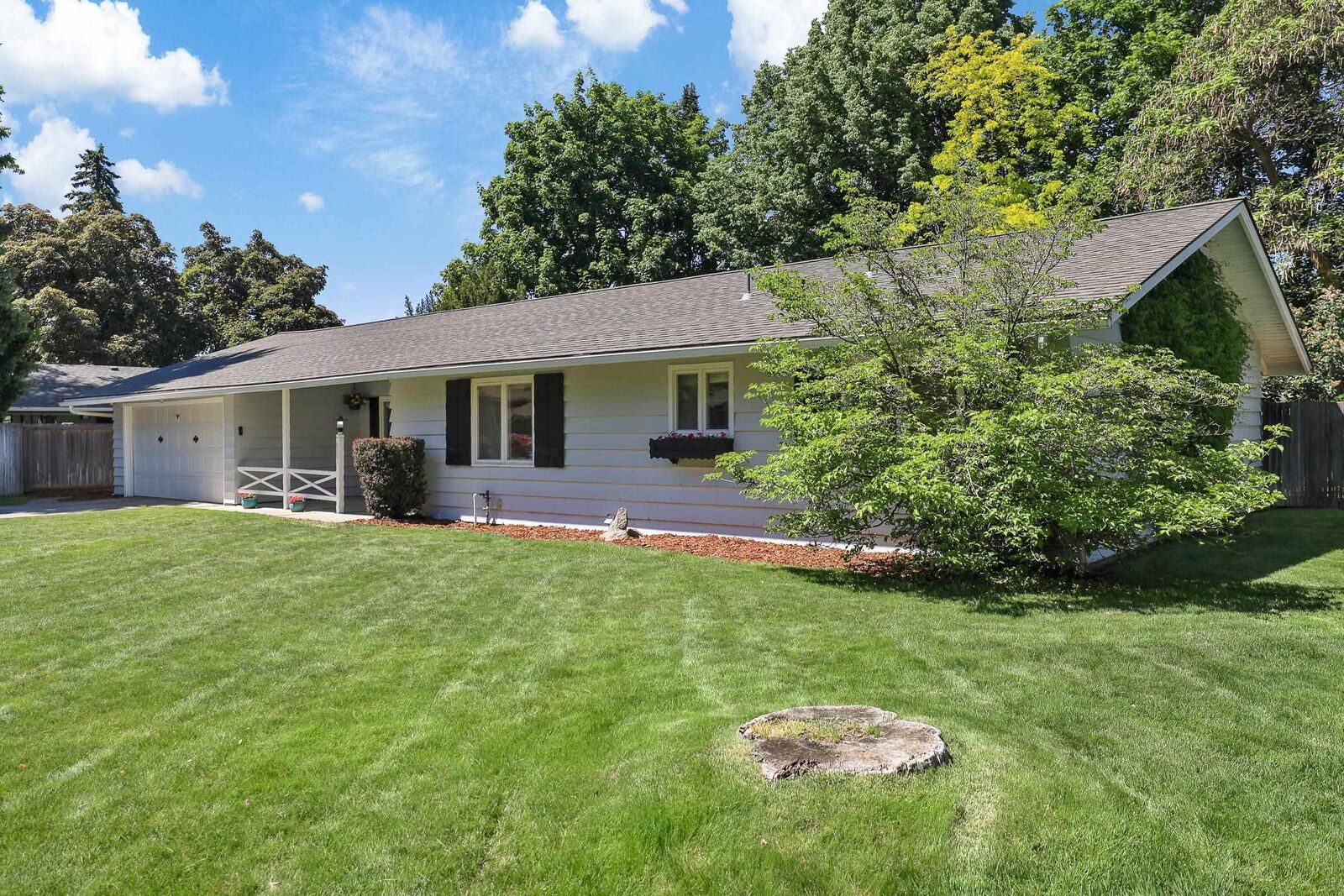 Property Photo:  1919 E 59th Ave  WA 99223 