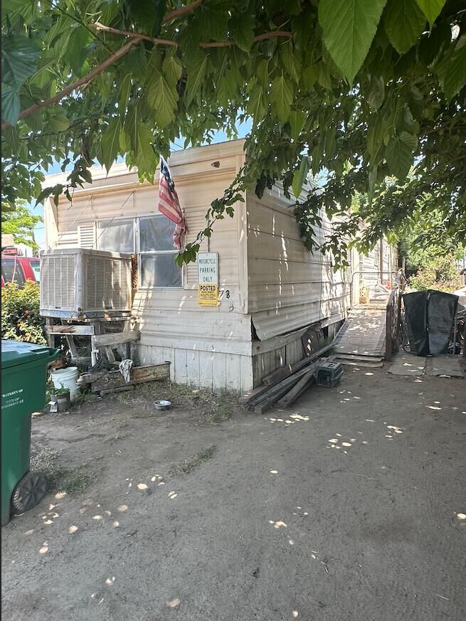 Property Photo: 474 Douglas Street CA 93257