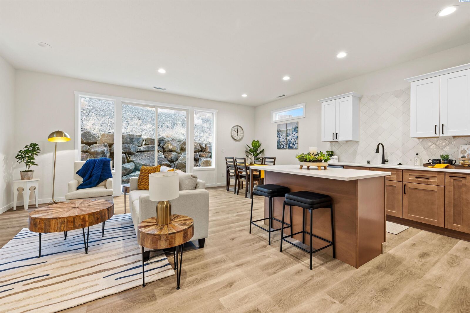 Property Photo:  5837 W 40th Ct  WA 99338 