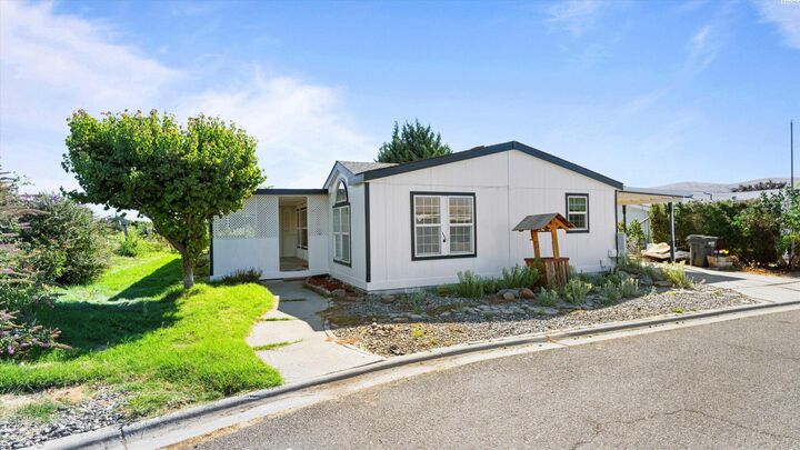 Property Photo:  355 Old Inland Empire #11  WA 99350 