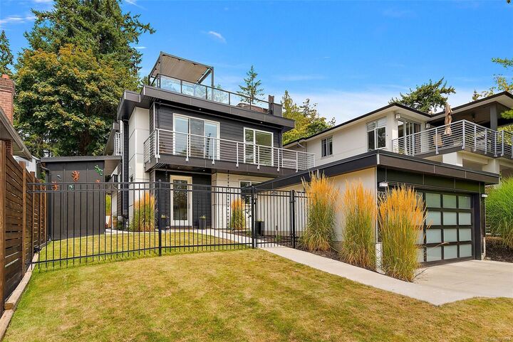 Property Photo:  772 Harding Lane  BC V8M 2G2 