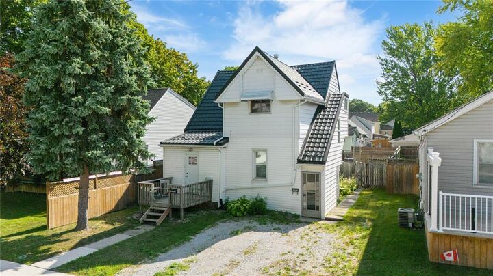 404 Russell Street — photo 1