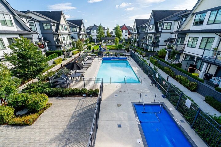 Photo de la propriété:  19451 Sutton Avenue 40  BC V3Y 0G6 