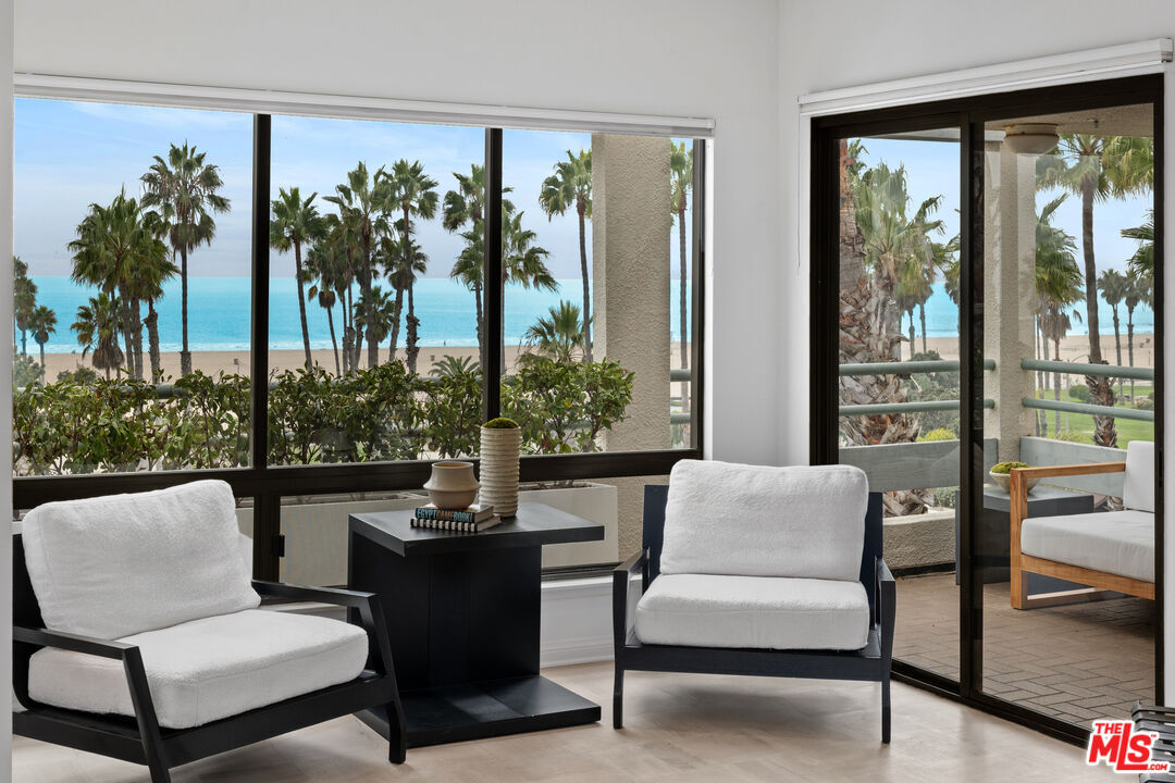 Property Photo:  110 Ocean Park Blvd  CA 90405 