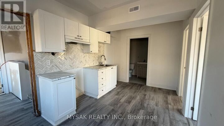 Property Photo:  7 King Street  ON L2R 5H9 