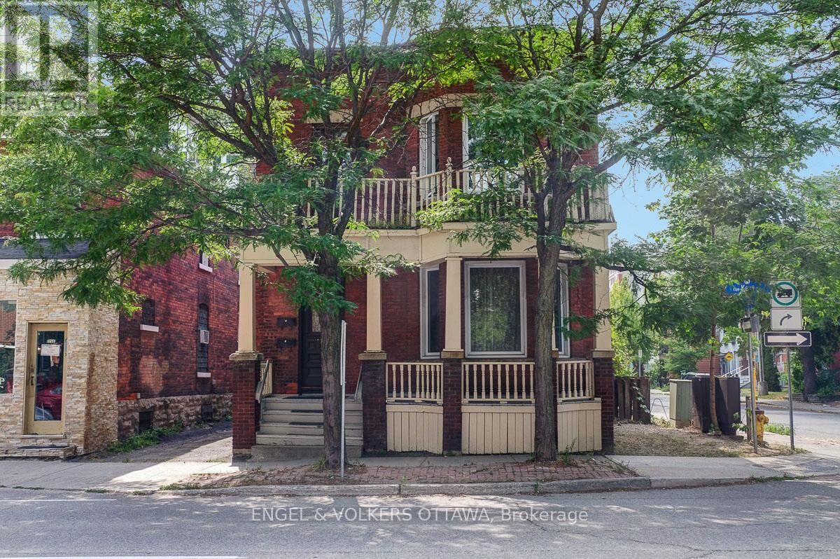 Property Photo:  256 Kent Street North  ON K2P 2A2 