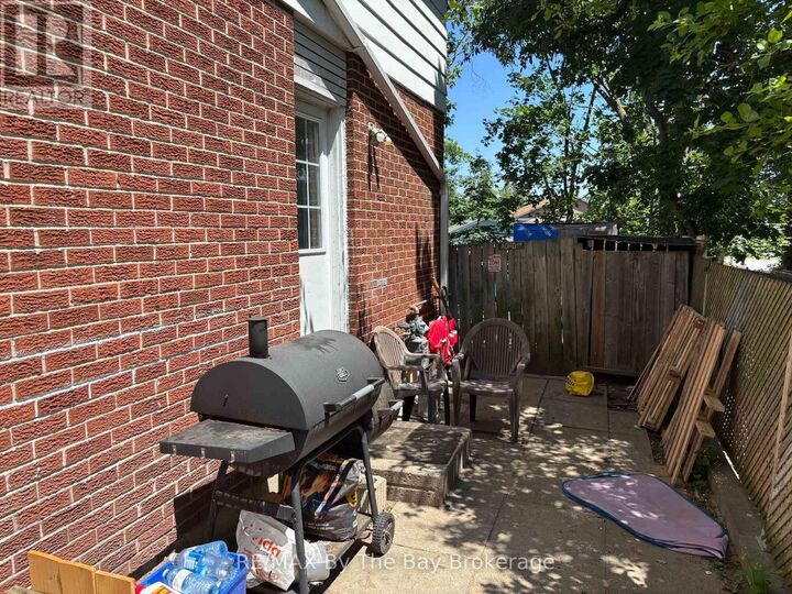 Property Photo:  43 Christie Crescent  ON L4N 4V2 