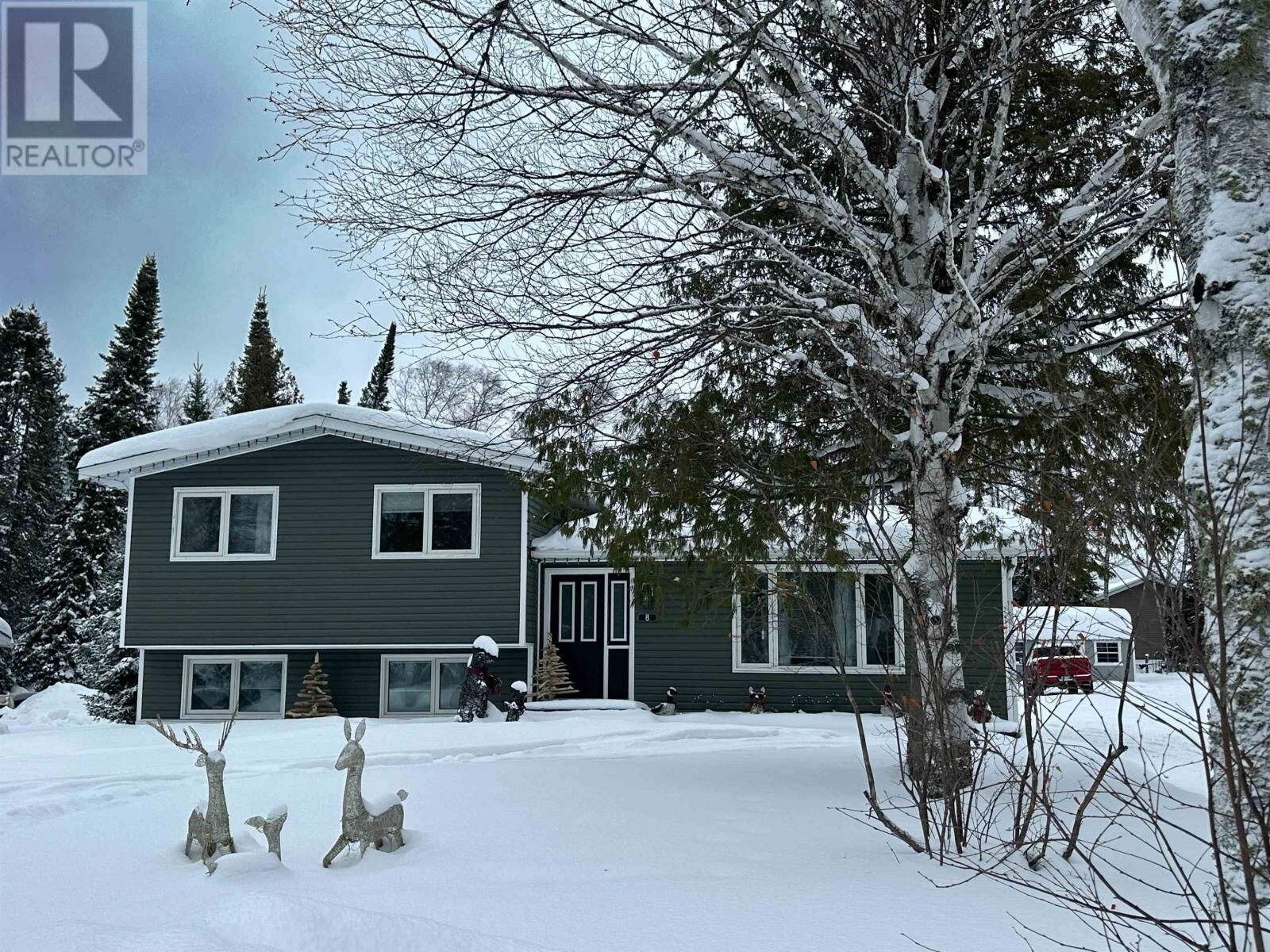 Property Photo:  8 John St  ON P0V 1T0 