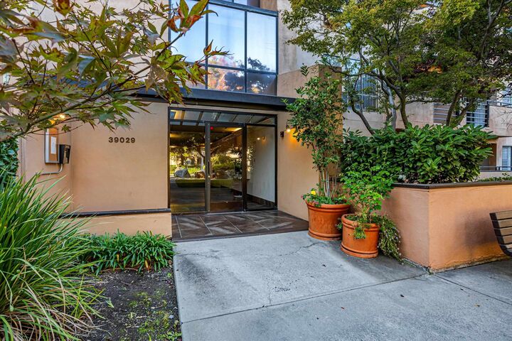 Property Photo: 39059 Guardino Dr 206 CA 94538