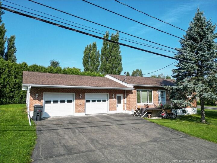 12 Colebrooke Road — photo 1