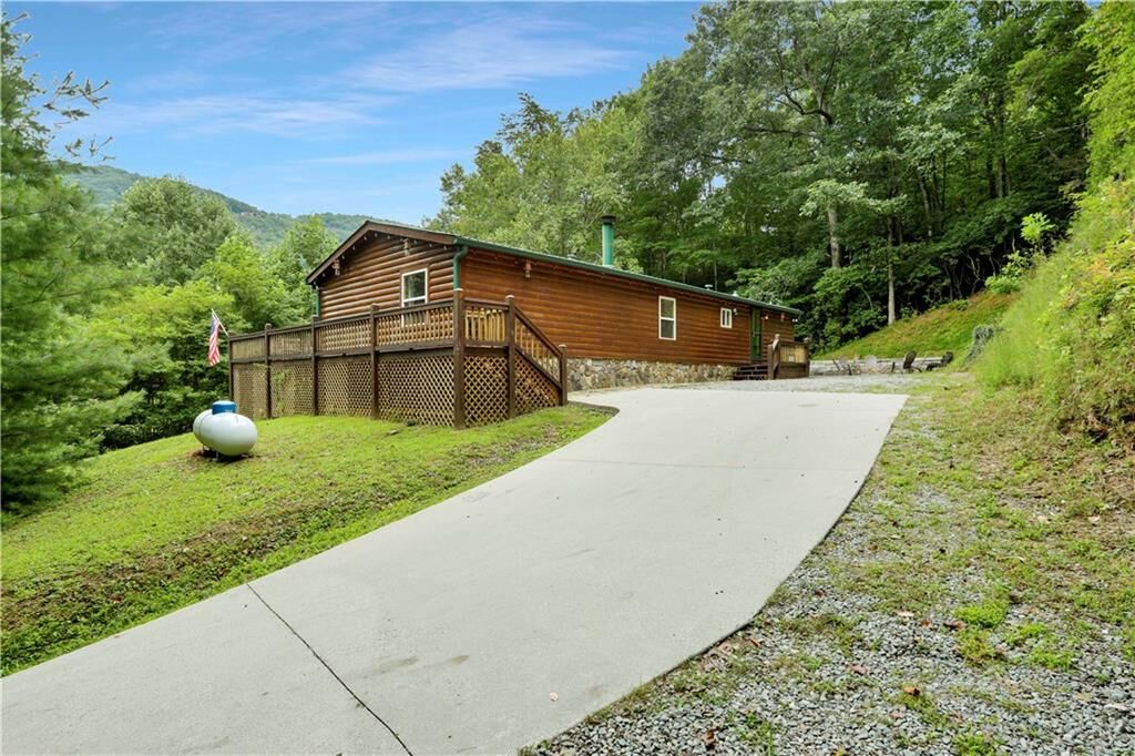 Property Photo:  1390 Snake Nation Road  GA 30513 